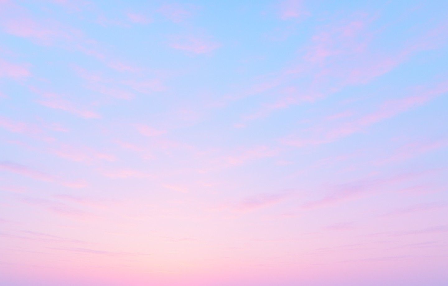 ee06b774-8c59-4259-ae1e-ac3d34d73842.Hazy sky background